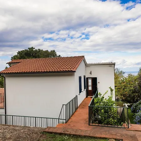 Cotoncello In Posizione Panoramica - Goelba Apartman *